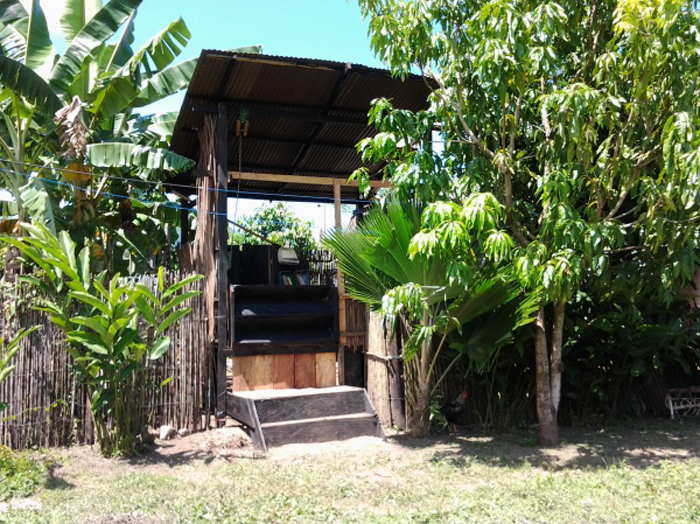Eco-toilet and library, built in Palomino, Colombia