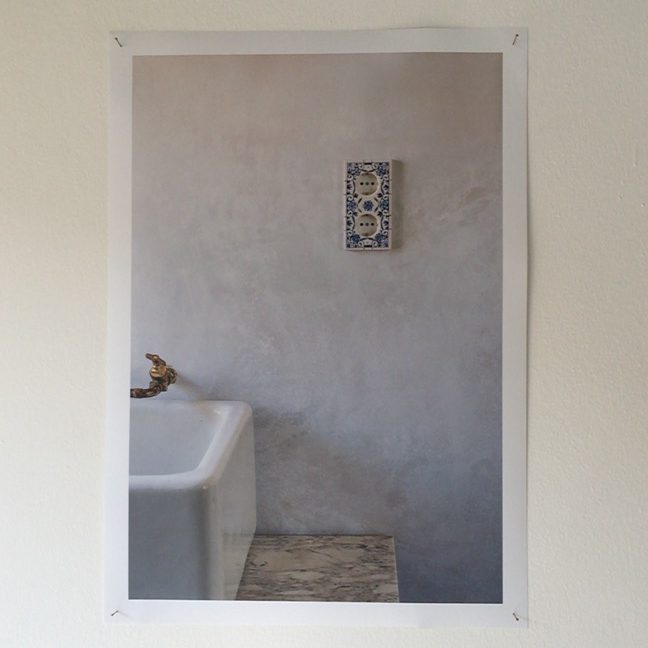 Ceramic_tile_wall_socket